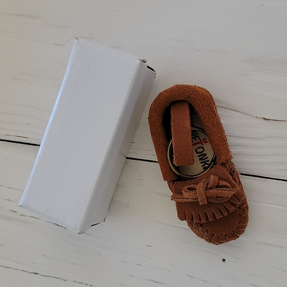 NEW Minnetonka  Moccasin Key Chain - Picture 1 of 6